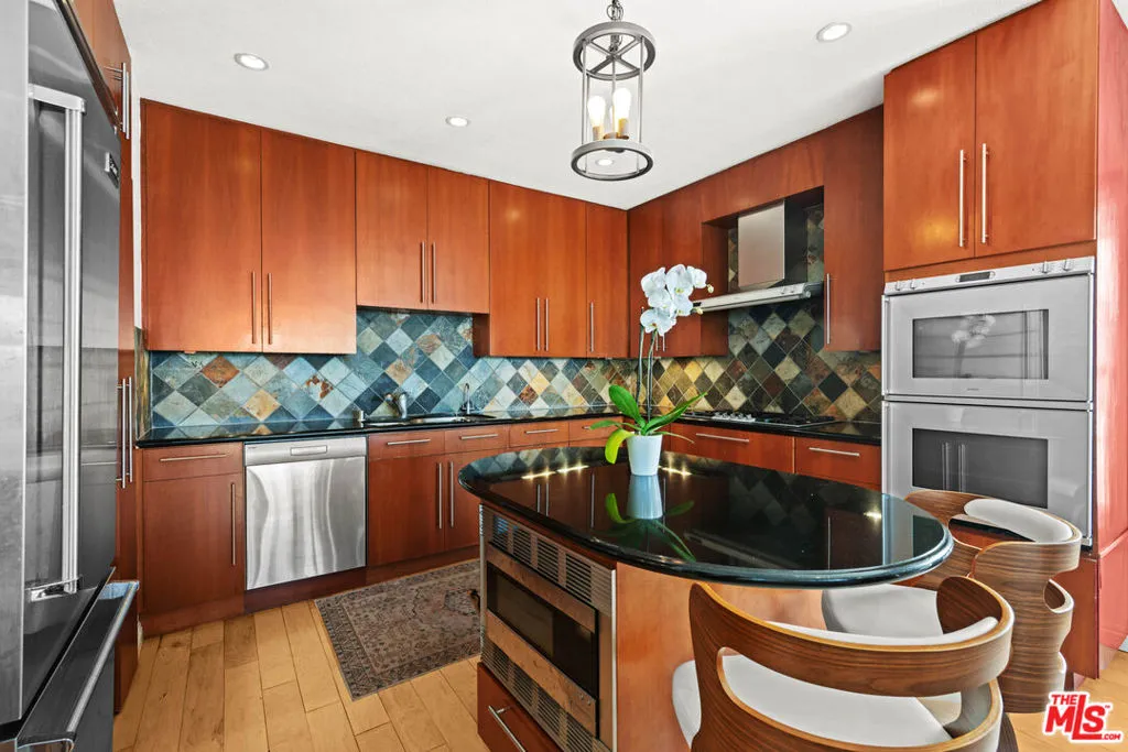 6220 Pacific Avenue 303, Playa Del Rey, California 90293 home-pic-11